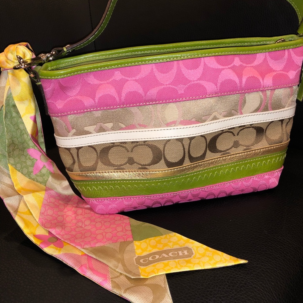 Coach bag short under shoulder